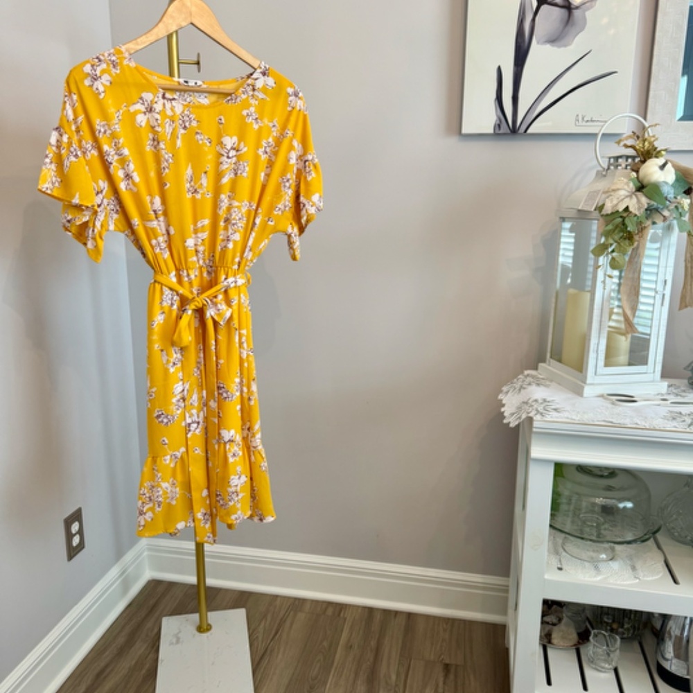 West K Valeria Ruffle Detail Dress (Stitch Fix) – Size L – Yellow Gold Floral - Picture 3 of 7